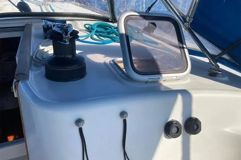  Yacht Photos Pics 2007 Beneteau Cyclades 50 yacht deck with winch and hatch.