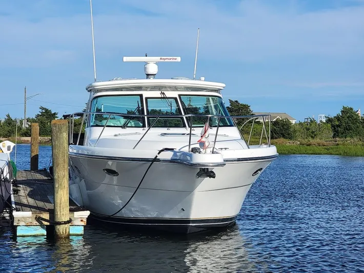  Yacht Photos Pics 2006 Tiara Yachts 3200 Open docked on a sunny day.