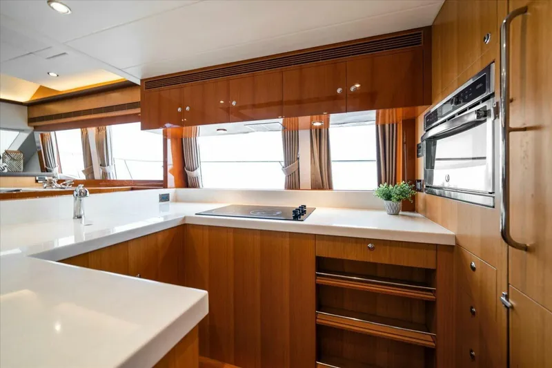 Magic Yacht Photos Pics 2018 Horizon Pc52 - Image 12