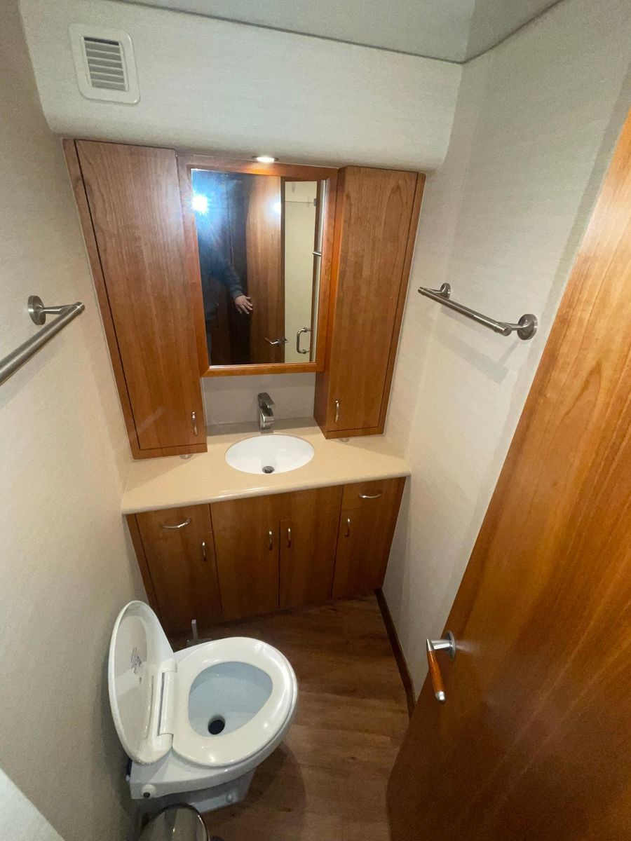 2013 Hatteras 63 