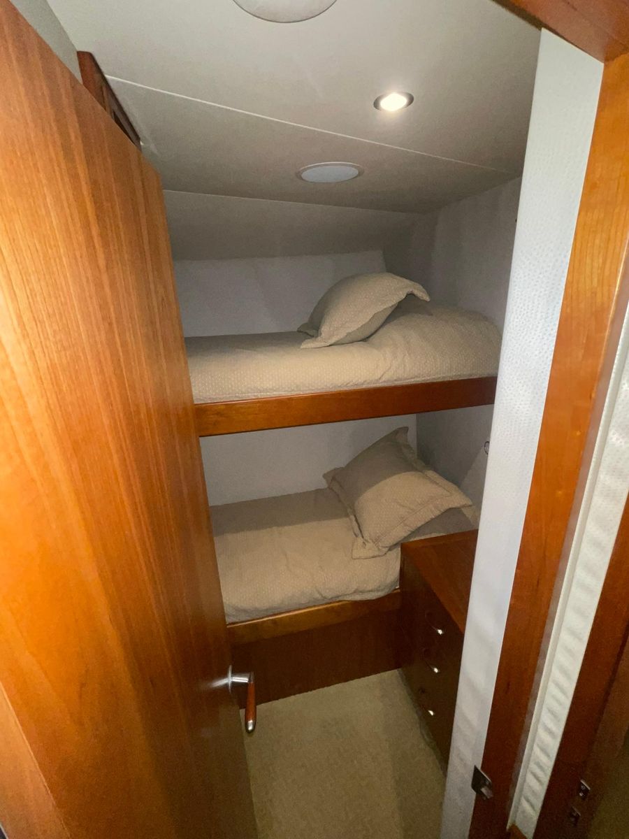 2013 Hatteras 63 