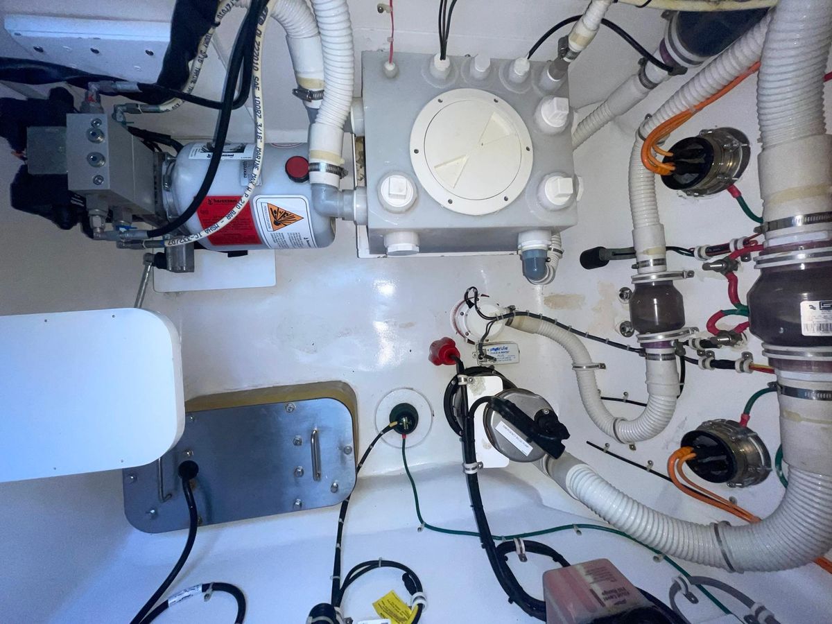 2013 Hatteras 63 