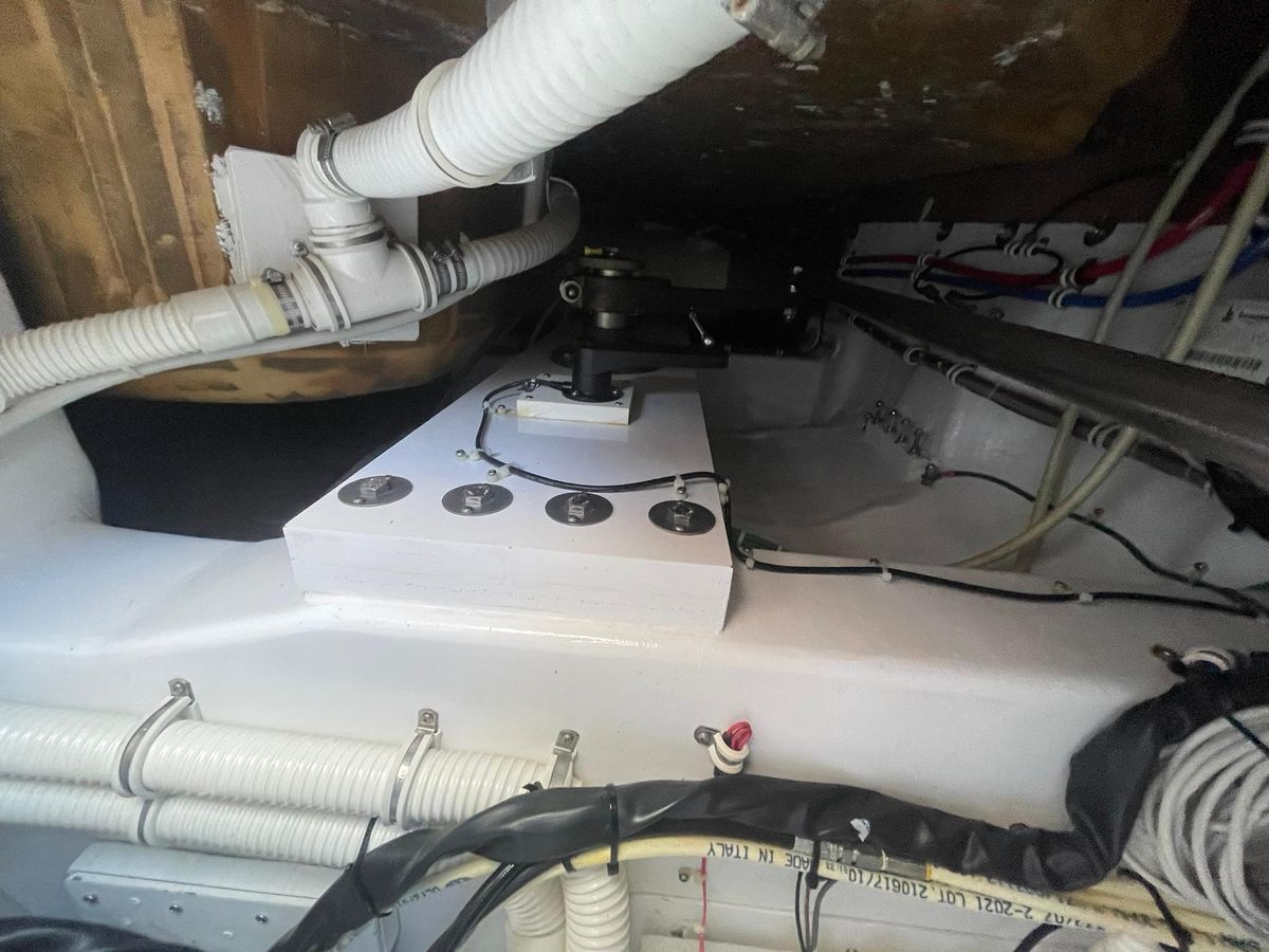 2013 Hatteras 63 