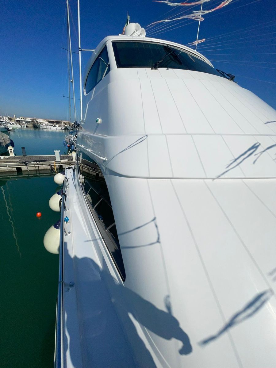 2013 Hatteras 63 