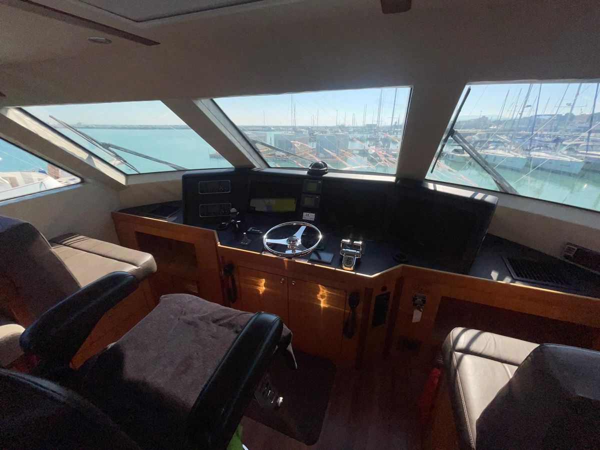 2013 Hatteras 63 