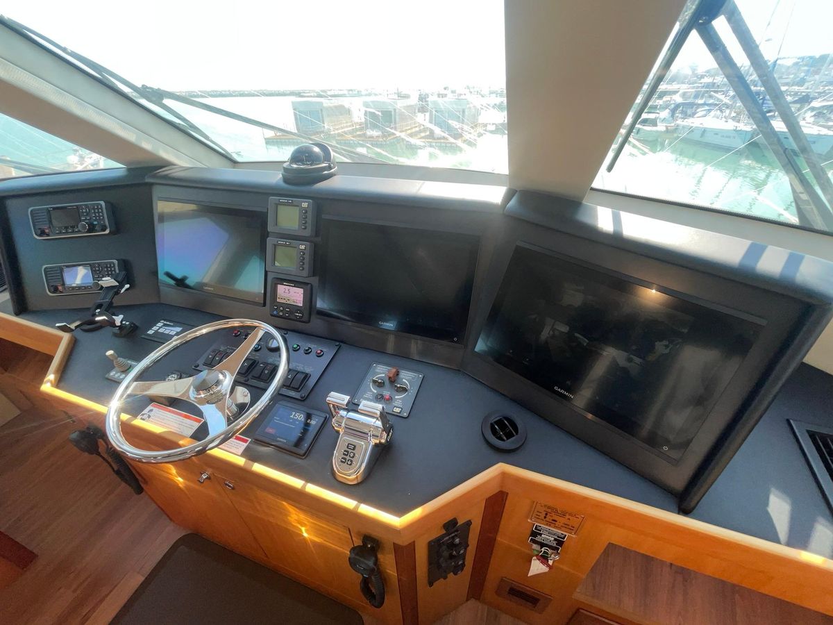 2013 Hatteras 63 