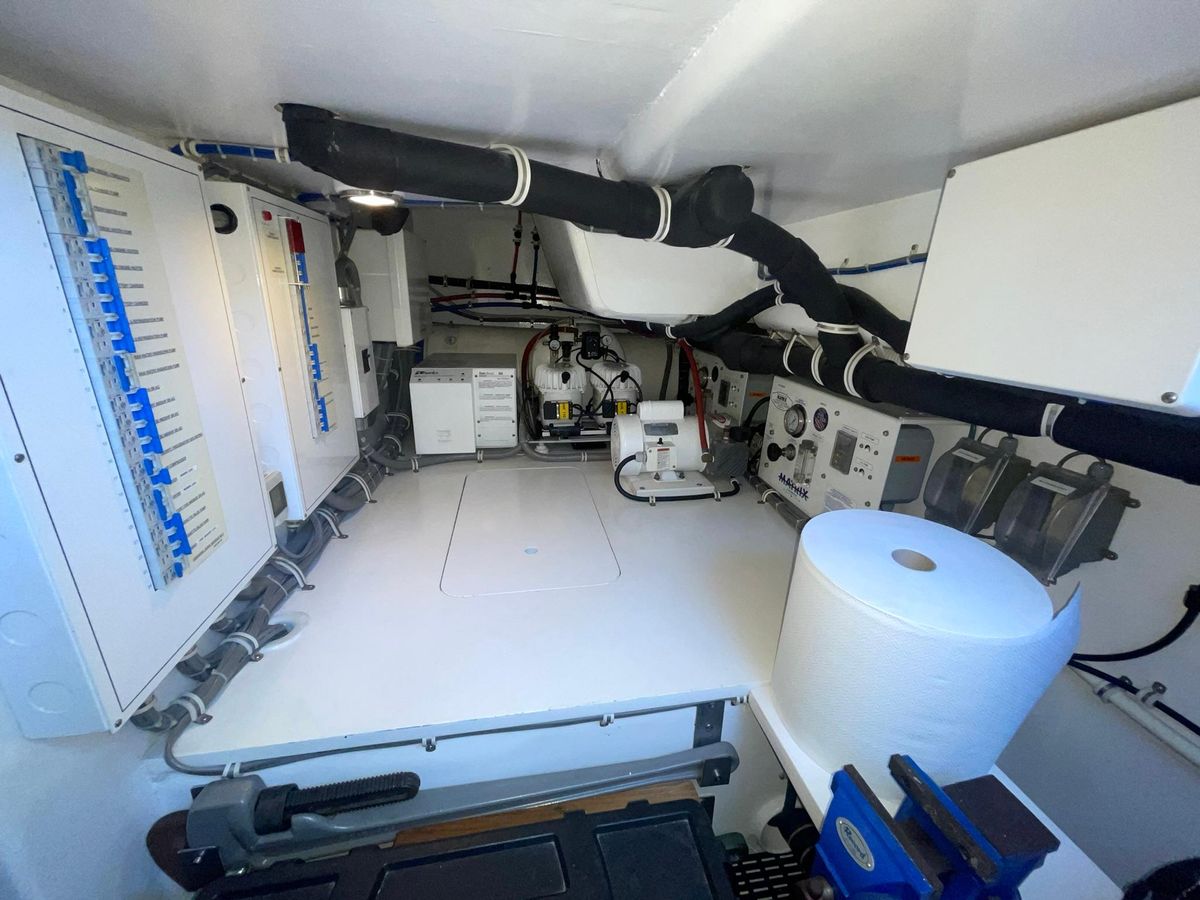 2013 Hatteras 63 