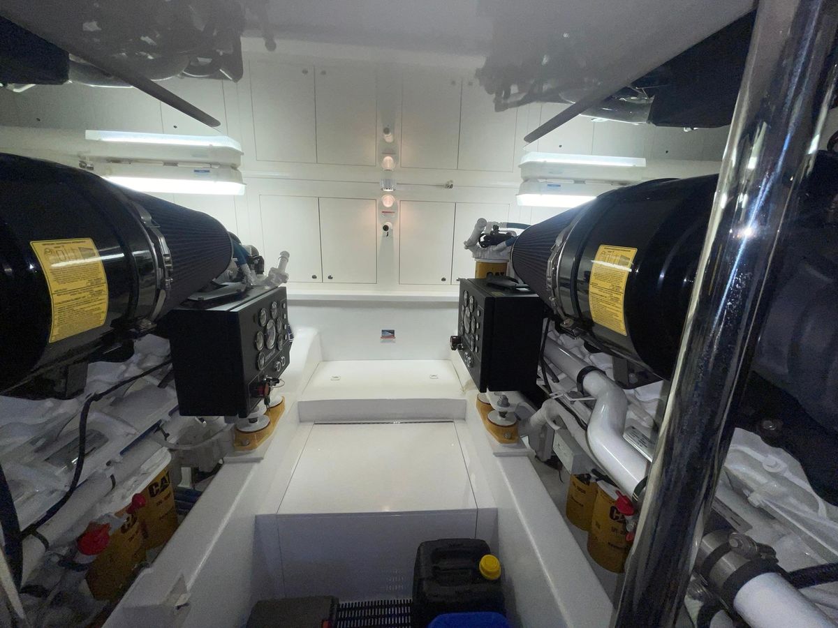 2013 Hatteras 63 