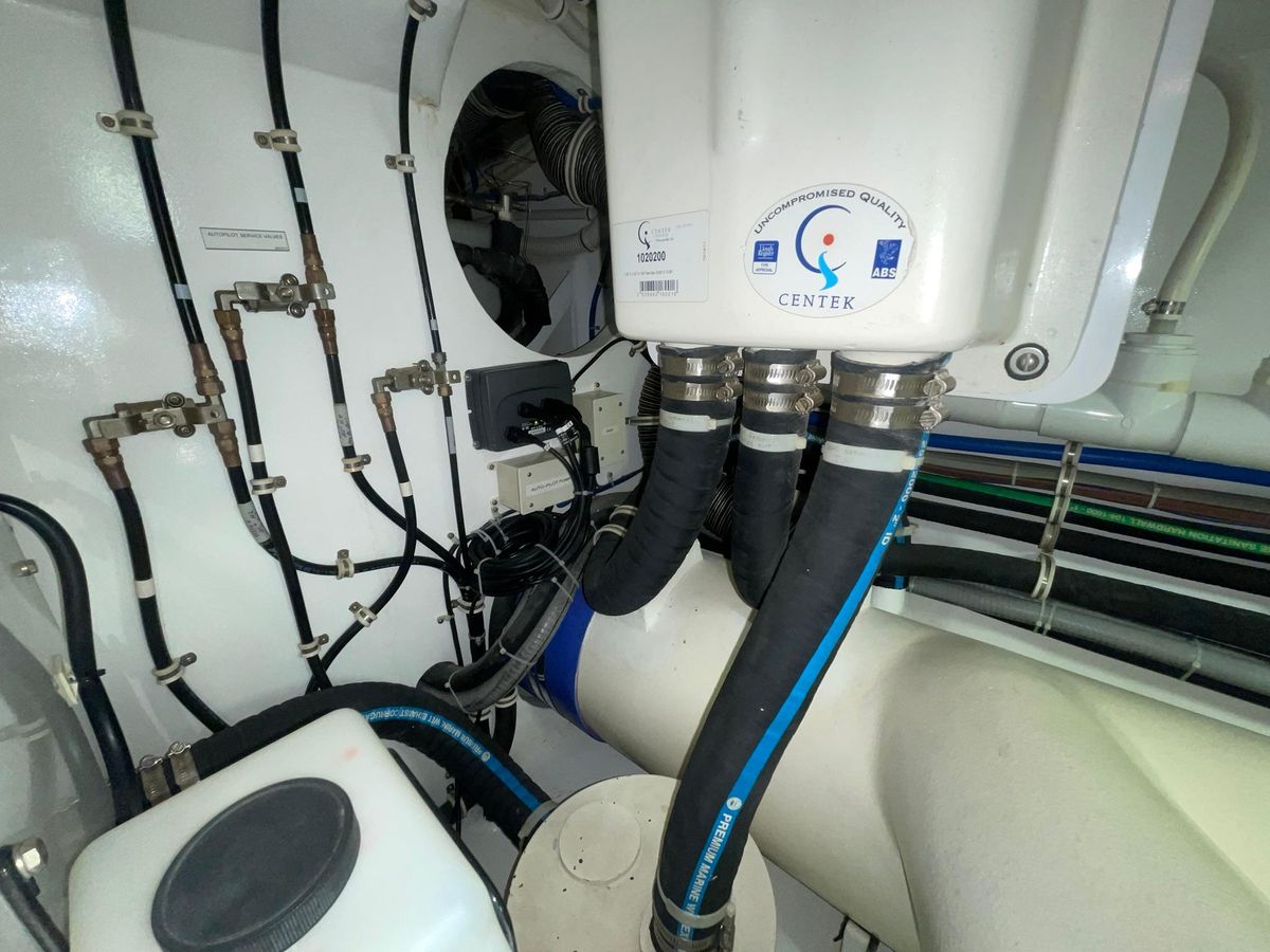 2013 Hatteras 63 