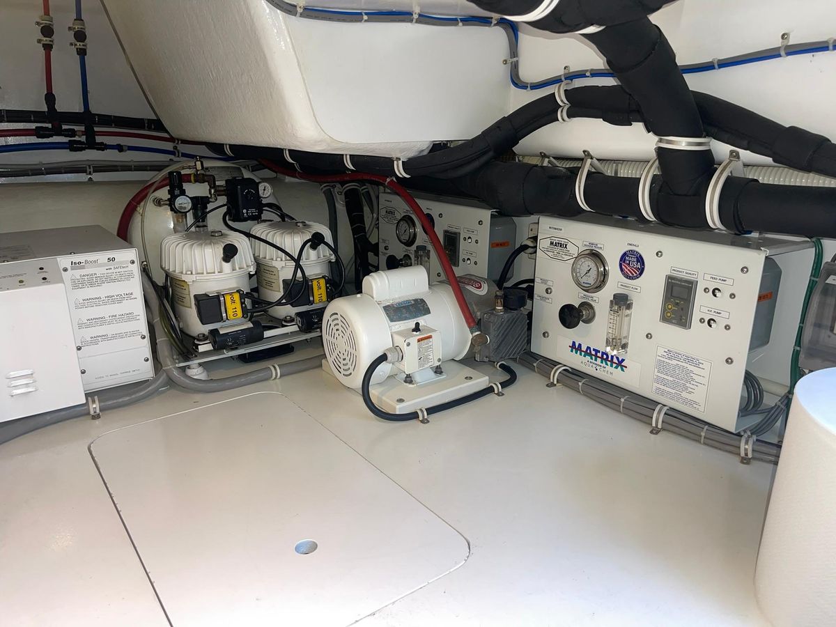 2013 Hatteras 63 