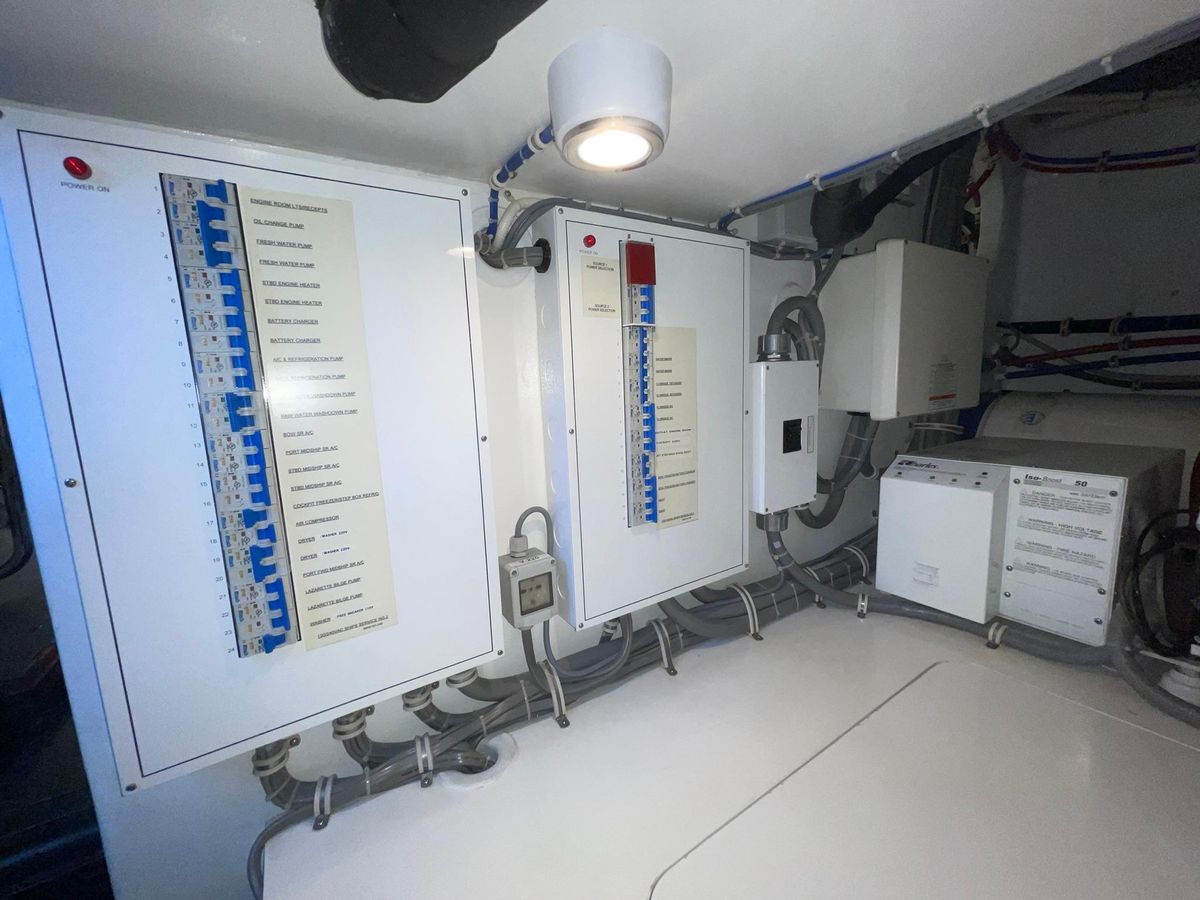 2013 Hatteras 63 