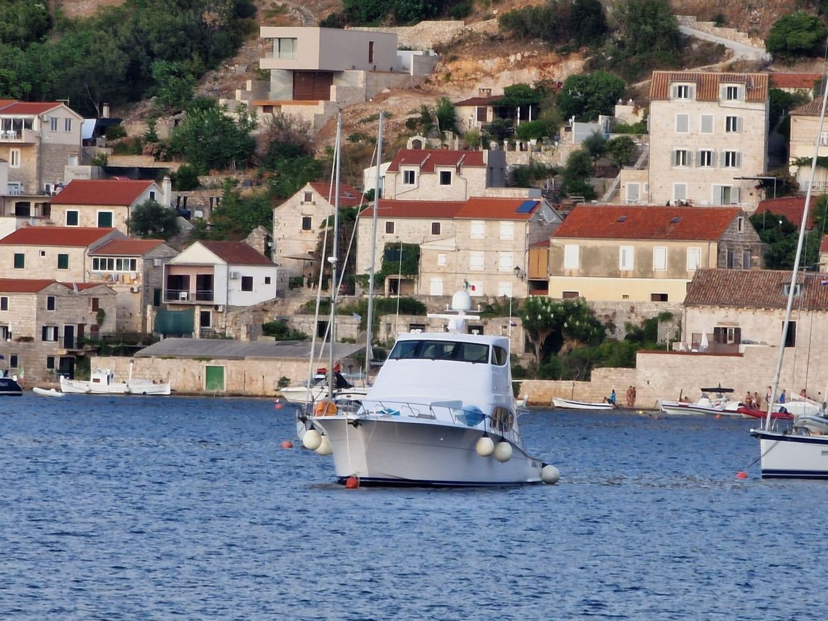 2013 Hatteras 63 