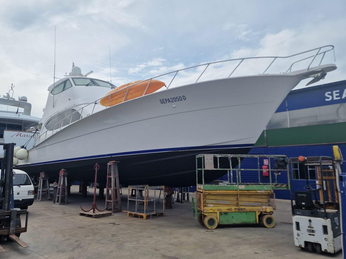 2013 Hatteras 63 