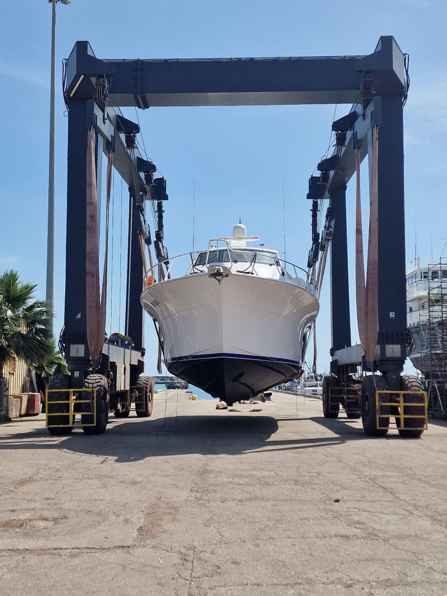 2013 Hatteras 63 