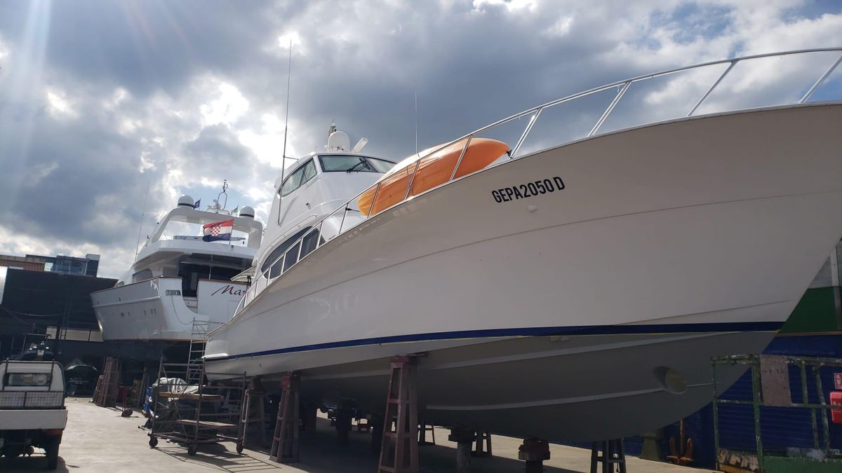 2013 Hatteras 63 