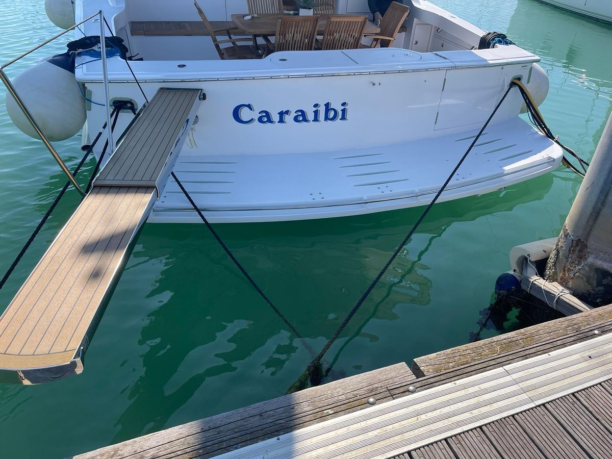 2013 Hatteras 63 