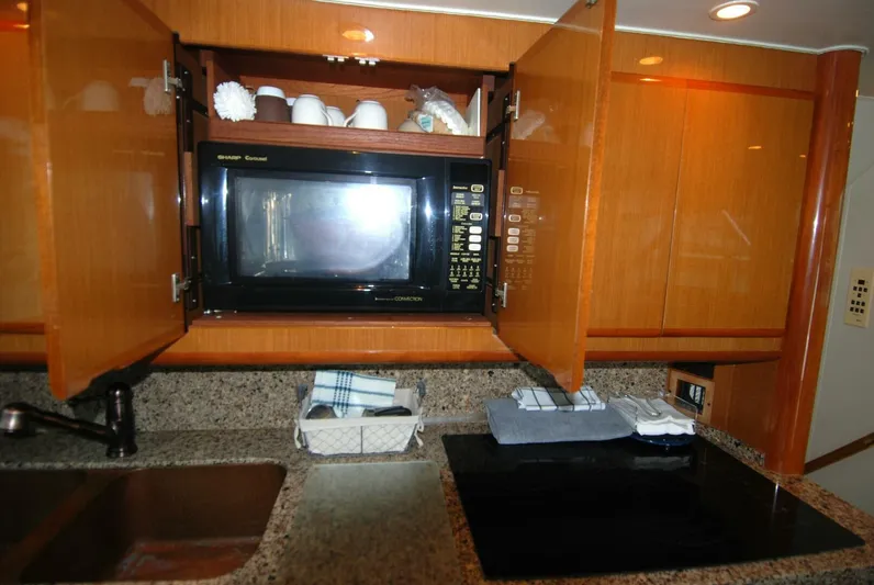 Nothin To Talk About Yacht Photos Pics 2000 Viking 58 Convertible - Image 18