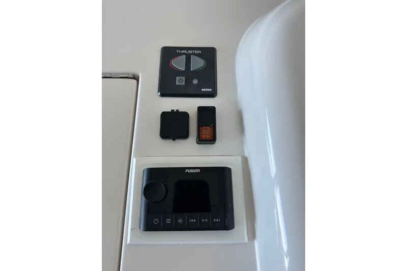 Capt Bab Yacht Photos Pics Viking 45 CAPT BAB- Flybridge - Helm