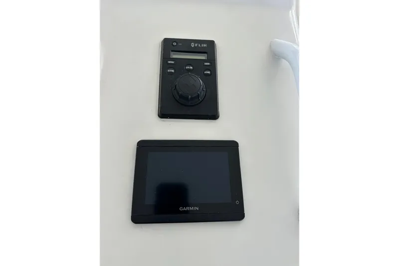 Capt Bab Yacht Photos Pics Viking 45 CAPT BAB- Flybridge - Helm