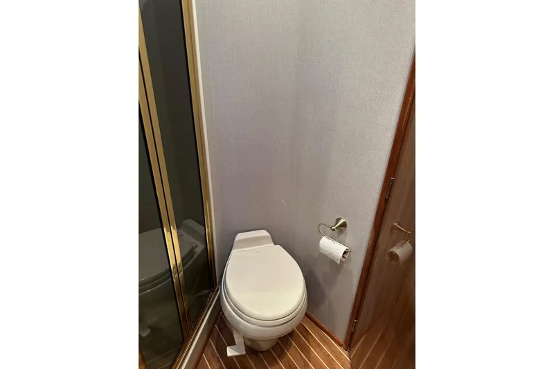 Capt Bab Yacht Photos Pics Viking 45 CAPT BAB - Master Head