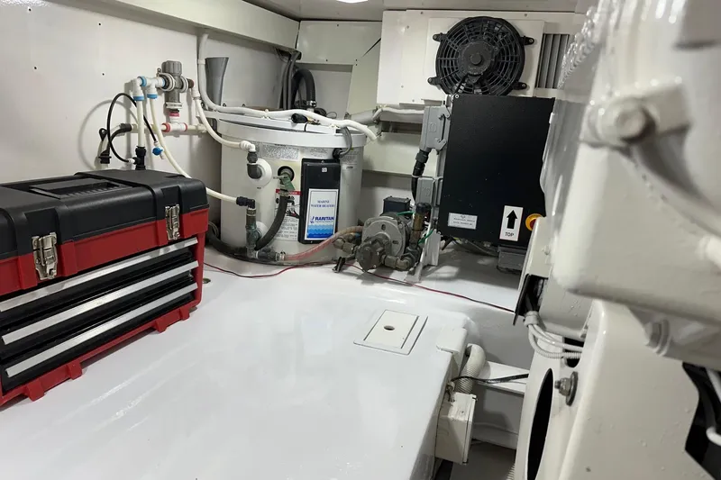 Capt Bab Yacht Photos Pics Viking 45 CAPT BAB - Engine Room