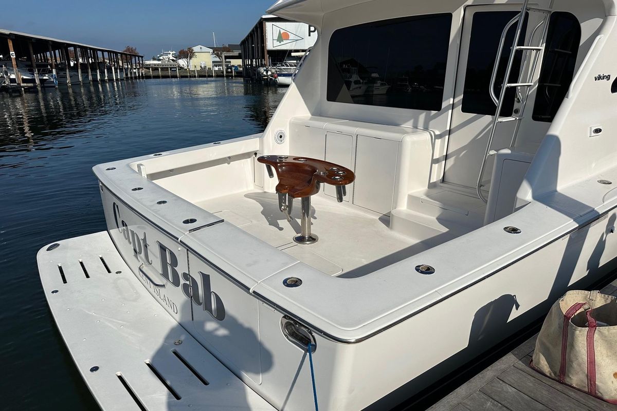 2005 Viking 45 