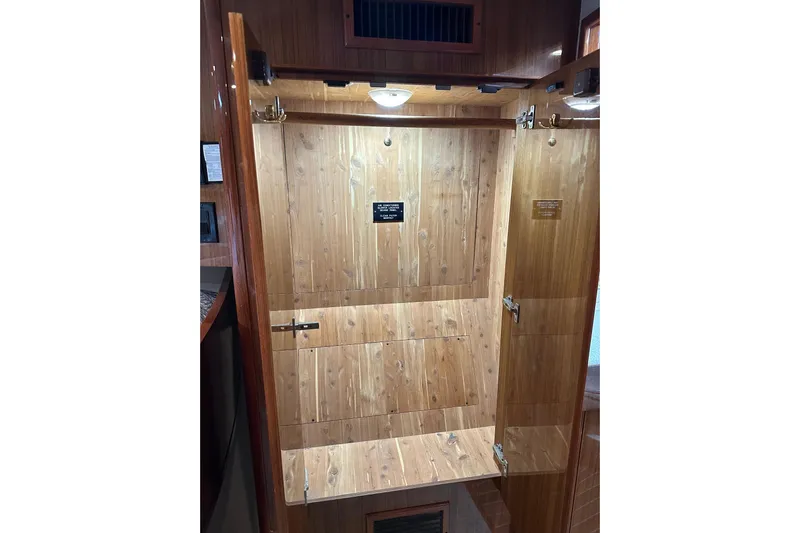 Capt Bab Yacht Photos Pics Viking 45 CAPT BAB- Guest Cabin