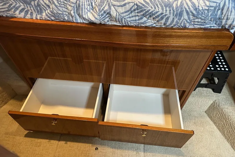 Capt Bab Yacht Photos Pics Viking 45 CAPT BAB - Master Stateroom