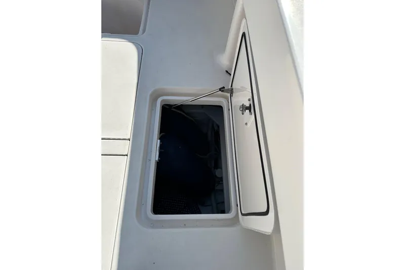 Capt Bab Yacht Photos Pics Viking 45 CAPT BAB - Cockpit