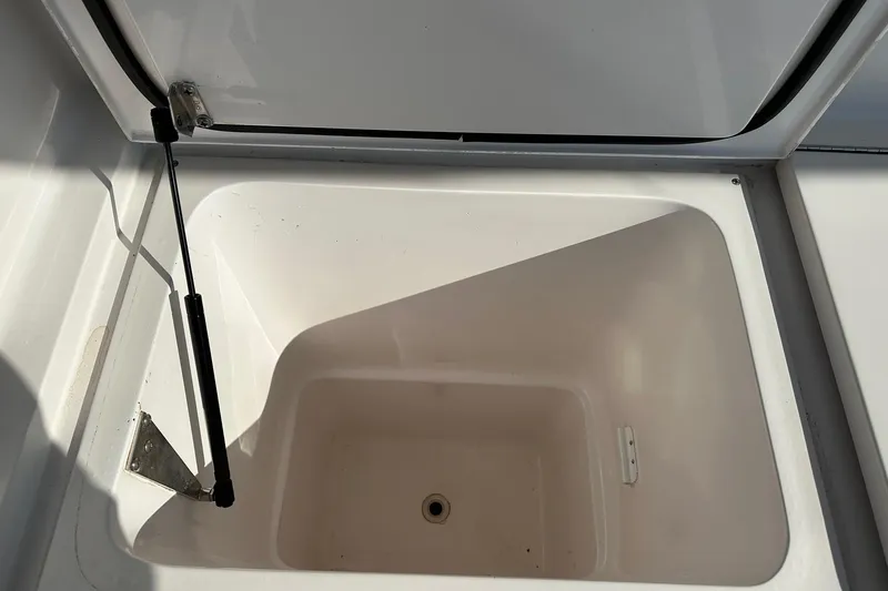 Capt Bab Yacht Photos Pics Viking 45 CAPT BAB - Cockpit