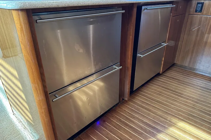 Capt Bab Yacht Photos Pics Viking 45 CAPT BAB - Galley