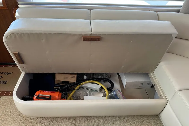 Capt Bab Yacht Photos Pics Viking 45 CAPT BAB - Salon