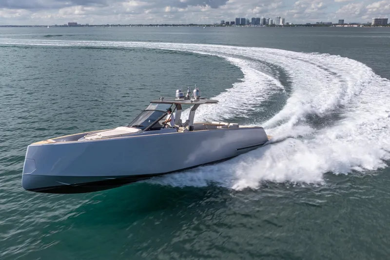 Live A Little Yacht Photos Pics 2021 Pardo Yachts 43 cruising on open water, leaving a dynamic wake behind.