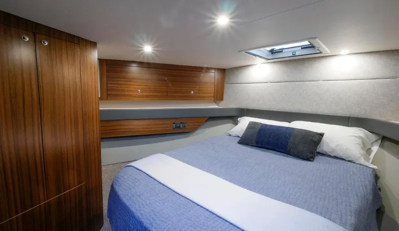  Yacht Photos Pics VIP stateroom looking port side