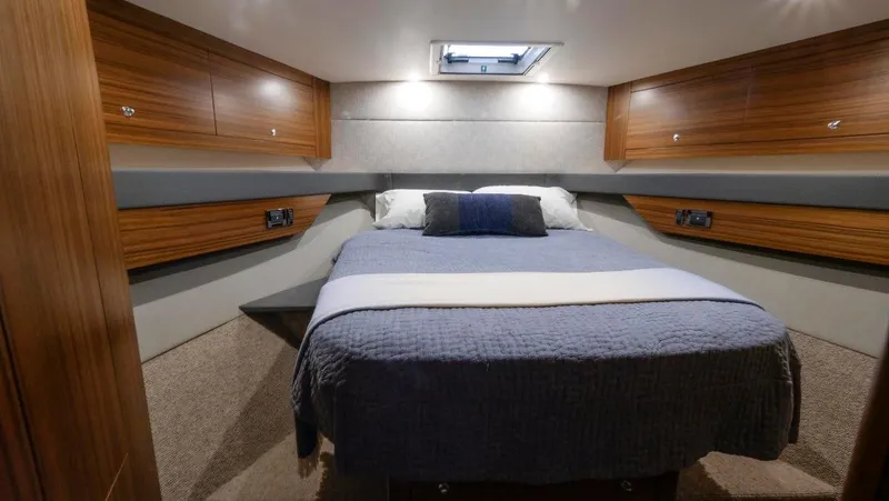  Yacht Photos Pics VIP Stateroom centerline queen