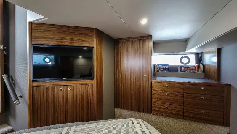  Yacht Photos Pics Master stateroom TV