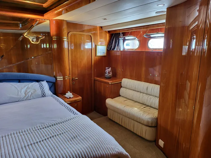  Yacht Photos Pics Luxurious cabin interior of 2000 Horizon 74 Motor Yacht with wood paneling and cozy seating.