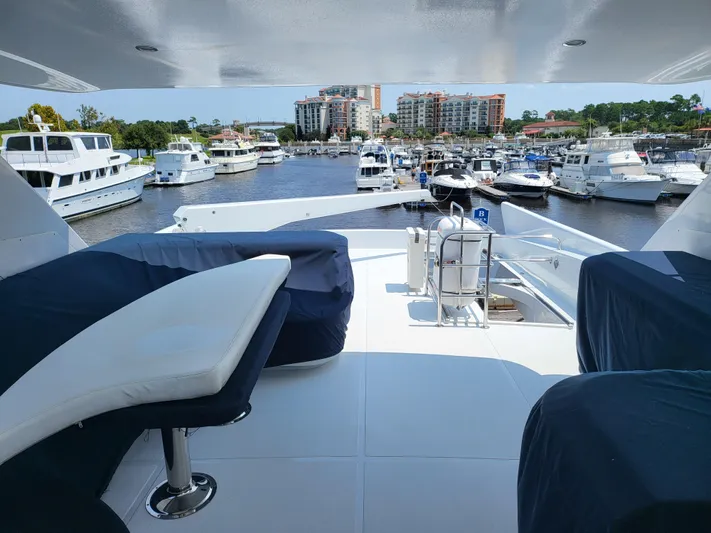  Yacht Photos Pics Upper deck view of a 2000 Horizon 74 Motor Yacht in a marina.
