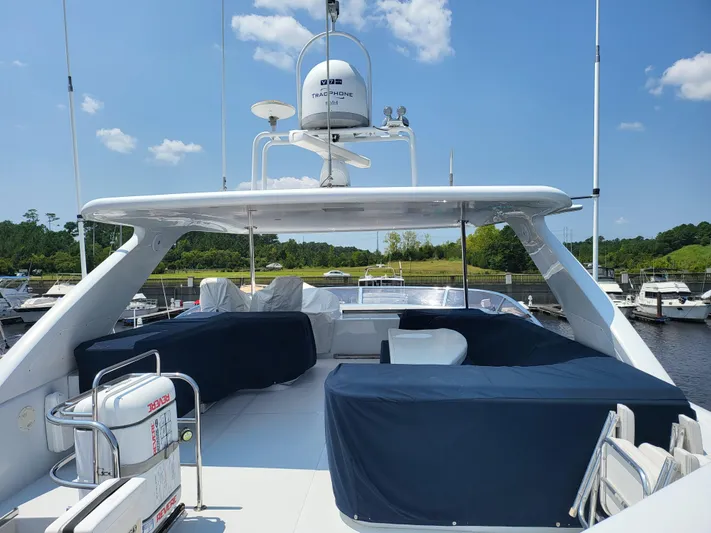  Yacht Photos Pics Horizon 74 Motor Yacht 2000, spacious deck with seating, docked under clear blue sky.