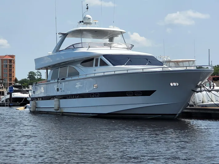 Yacht Photos Pics Horizon 74 Motor Yacht 2000 docked on a sunny day, showcasing sleek design and luxury.