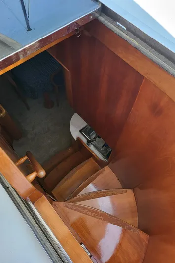  Yacht Photos Pics Staircase inside 2000 Horizon 74 Motor Yacht with polished wood finish.