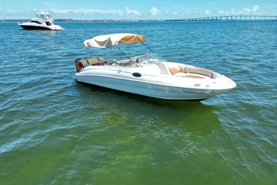Sea Ray 240 Sundeck