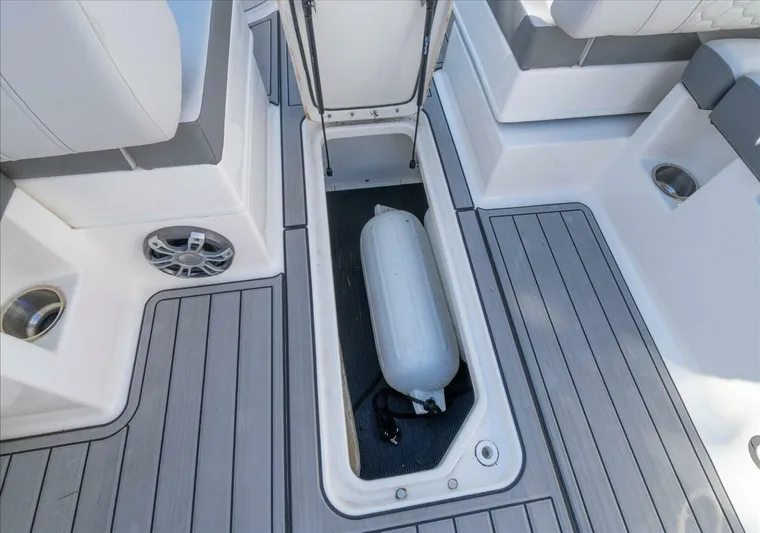  Yacht Photos Pics 2023 Sea Ray 29' - Image 41