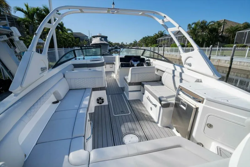  Yacht Photos Pics 2023 Sea Ray 29' - Image 17