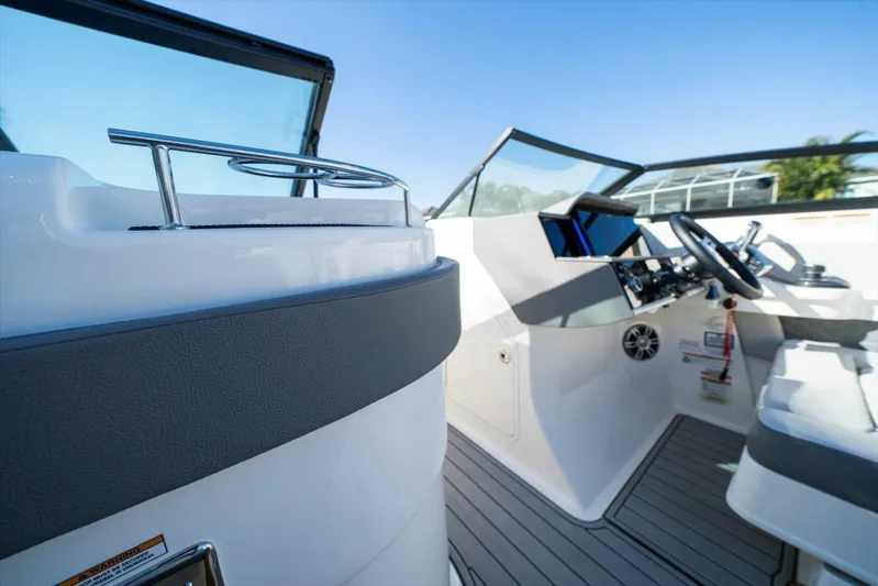  Yacht Photos Pics 2023 Sea Ray 29' - Image 40