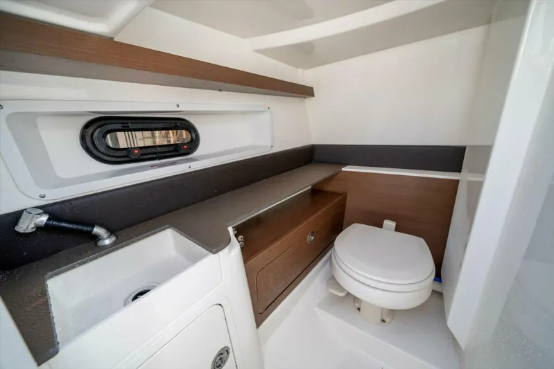  Yacht Photos Pics 2023 Sea Ray 29' - Image 31