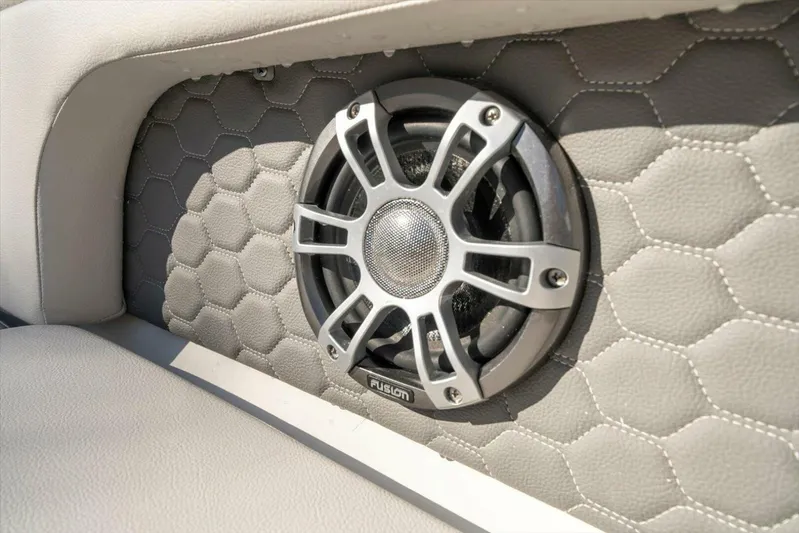  Yacht Photos Pics 2023 Sea Ray 29' - Image 51