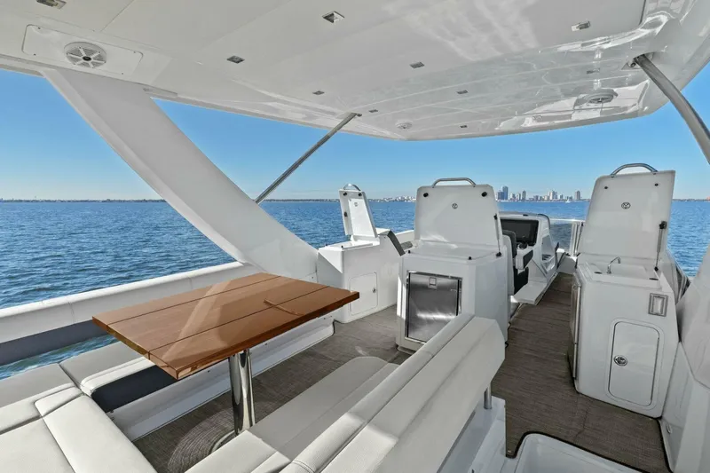 Seas The Day Yacht Photos Pics 2019 Cruisers Yachts 60 Cantius - Image 22