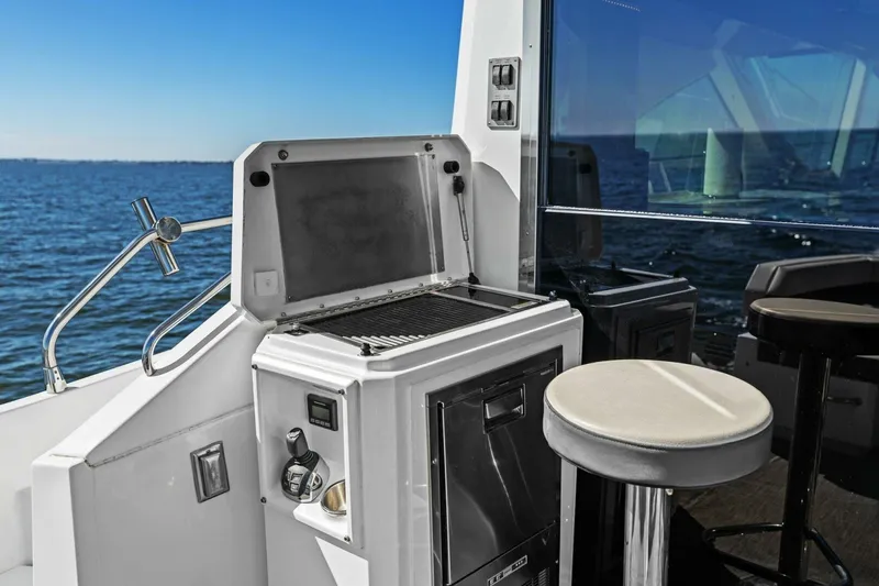 Seas The Day Yacht Photos Pics 2019 Cruisers Yachts 60 Cantius - Image 38