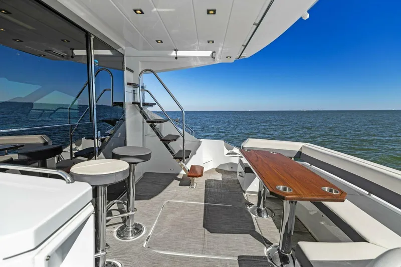 Seas The Day Yacht Photos Pics 2019 Cruisers Yachts 60 Cantius - Image 35